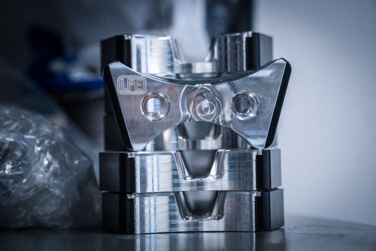 VVT DELETE FRONT COVER KIT BUNDLE WITH TIMING CHAIN GUIDE